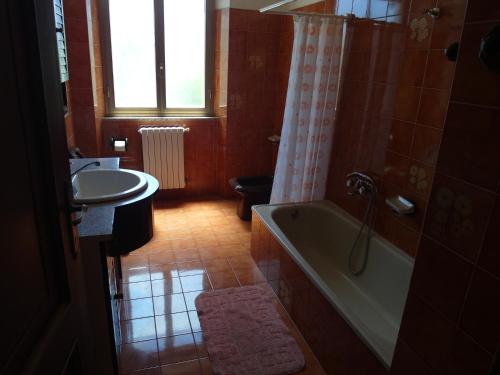a bathroom with a tub and a sink and a bath tub at Apartment Via Montenegro in Ghilarza