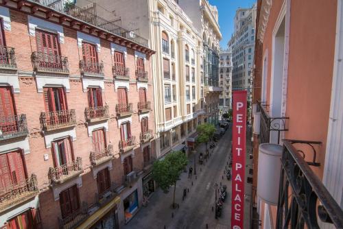 Petit Palace Tres Cruces photo 23