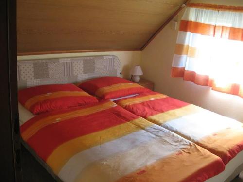 Säng eller sängar i ett rum på Apartments and rooms Oasis of peace