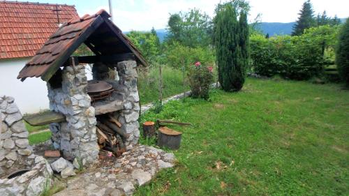 Κήπος έξω από το Guest house Little Heaven