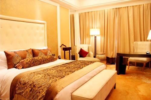 Łóżko lub łóżka w pokoju w obiekcie Radegast Hotel CBD Beijing