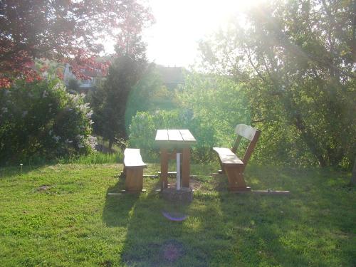 Un jardín fuera de Kiserdei Apartman