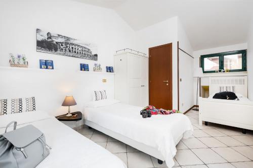 A bed or beds in a room at Hotel La Villetta