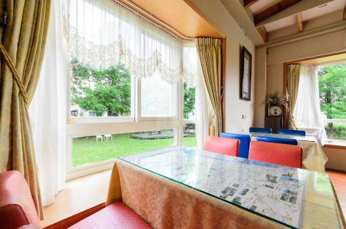 a living room with a glass table in front of a window at Yosemite Homestay in Yuanshan