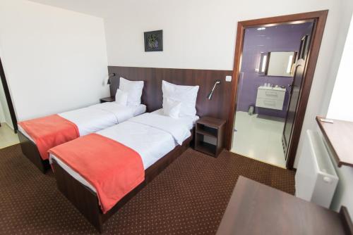 Postel nebo postele na pokoji v ubytování First Hotel