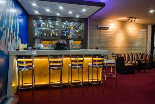 Zona de lounge sau bar la Hotel El Rubi