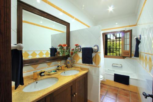 Et badeværelse på Villa 'Los Balcones'