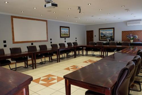 Zona business o sala conferenze di Waterkloof Guest House