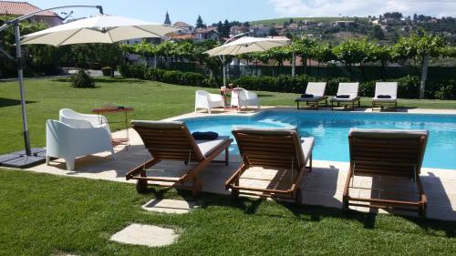 The swimming pool at or close to Casa Castedo do Douro