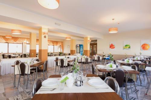 Restoran atau tempat lain untuk makan di OW Diament