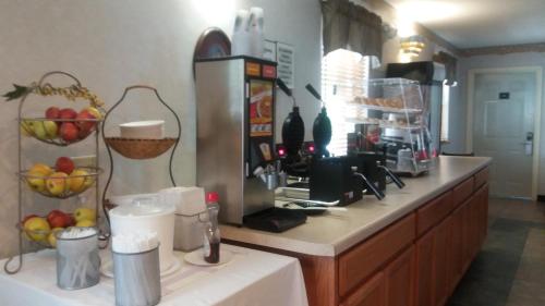 a kitchen with a counter top with a counter top at Inn at Cemetery Hill in Gettysburg