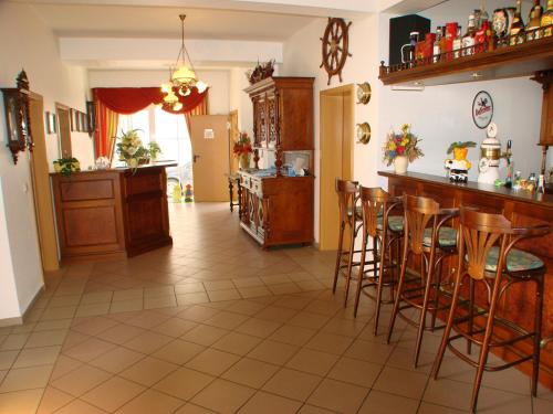 Ο χώρος του lounge ή του μπαρ στο Pension Anker