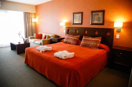 Katil atau katil-katil dalam bilik di Hotel Howard Johnson Trenque Lauquen
