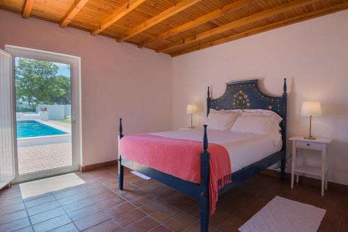 Postel nebo postele na pokoji v ubytování O Monte das Flores