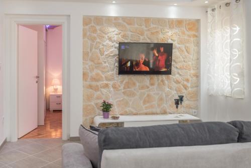 New 4* apartment "Orto" in the center of Trogir