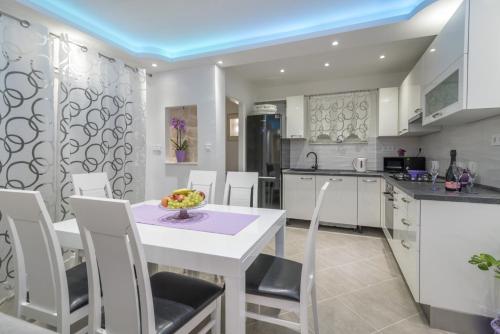 New 4* apartment "Orto" in the center of Trogir