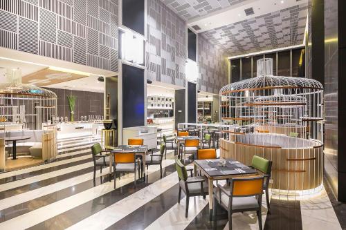Vertu Harmoni Jakartaにあるレストランまたは飲食店
