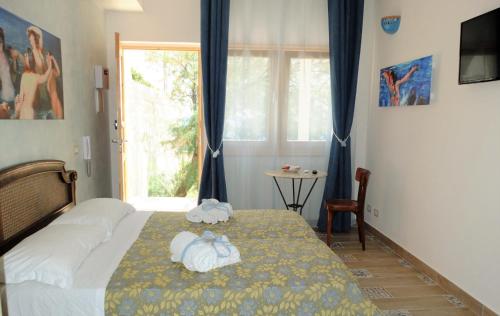 מיטה או מיטות בחדר ב-Incanto delle Ninfe