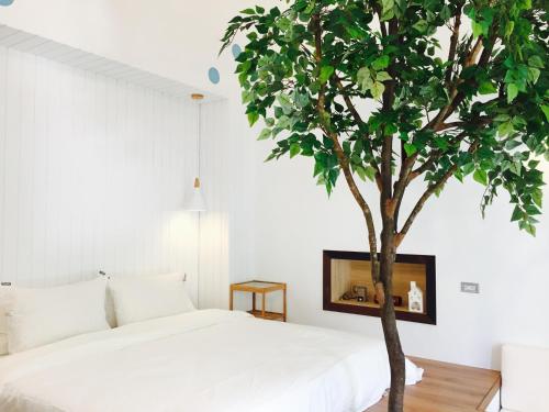 Rúm í herbergi á il Piccolo Polpo Hotel