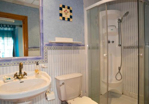 Kylpyhuone majoituspaikassa Hotel Restaurante La Masieta
