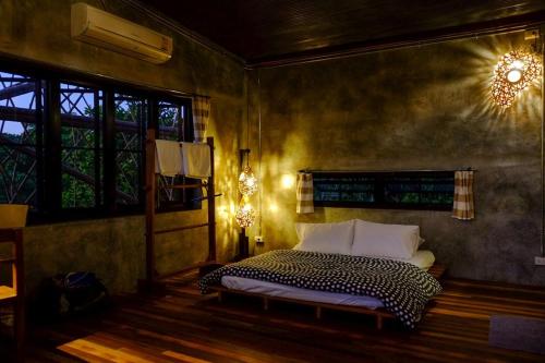 เตียงในห้องที่ Baangaimuan