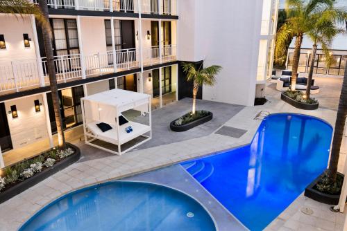 La alberca dentro o cerca de Tradewinds Hotel and Suites Fremantle