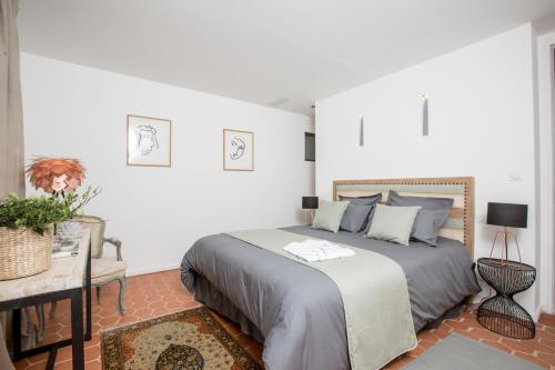 a bedroom with a large bed and a table at Domaine Monte Verdi in Flayosc