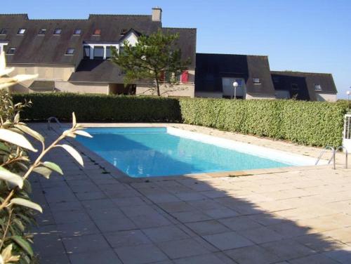 Maison au pied des dunes piscineの敷地内または近くにあるプール