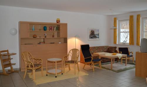 a living room with a couch and a table and chairs at Ferienwohnungen Egon Schulz in Zempin