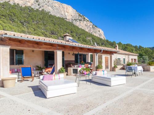 Zdjęcie z galerii obiektu Villa Finca Luisa para 6 con piscina y vista mar w mieście Andratx