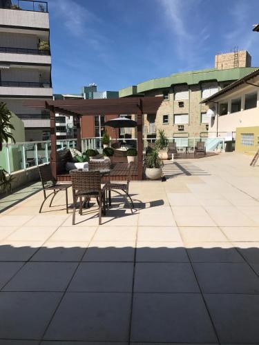 a patio with tables and chairs on a building at Pousada Mariá in Cabo Frio