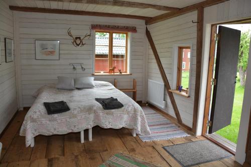 Кровать или кровати в номере Kolarbogård