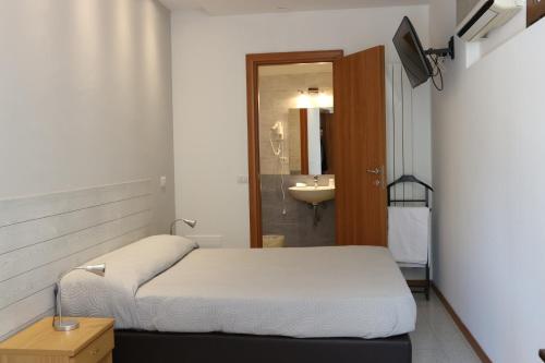 Postel nebo postele na pokoji v ubytování Hotel Viterbo Inn