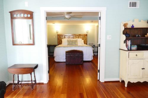 Ένα ή περισσότερα κρεβάτια σε δωμάτιο στο Beachview Inn and Spa