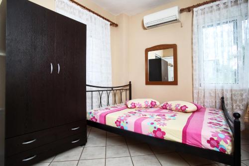 Postel nebo postele na pokoji v ubytování Kiriakos Apartments