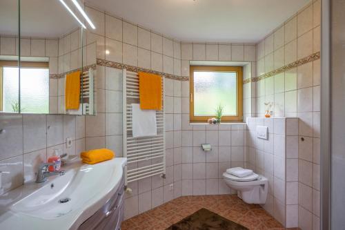 a bathroom with a white sink and a toilet at Ferienwohnungen Familie Rieder in Kaltenbach