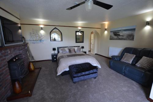 a bedroom with a bed and a couch at The Smugglers Inn in Minehead