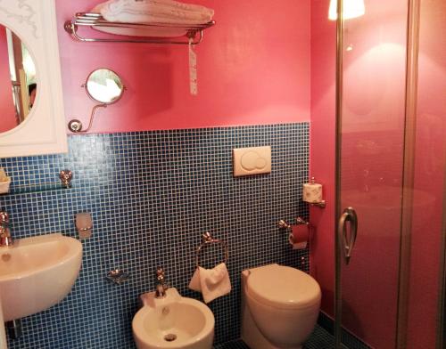 Bathroom sa Relais Alcova del Doge