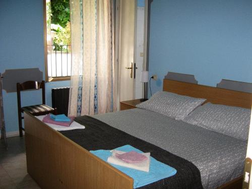 Un pat sau paturi într-o cameră la Albergo Sangalli