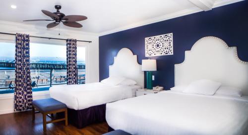 Ένα ή περισσότερα κρεβάτια σε δωμάτιο στο Casablanca Inn on The Beach