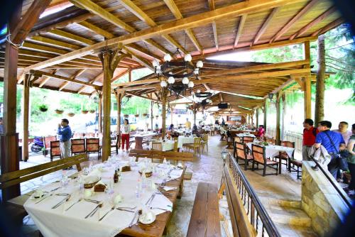 Restoran atau tempat lain untuk makan di Family Hotel Gorski Kut