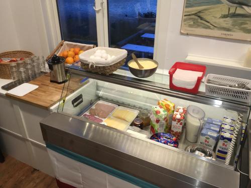 Kuchyň nebo kuchyňský kout v ubytování Trehörna Wärdhus & Vandrarhem