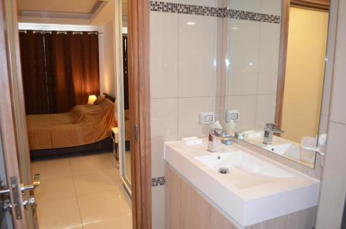 a bathroom with a sink and a mirror at Laguna Beach Resort 2 in Jomtien Beach