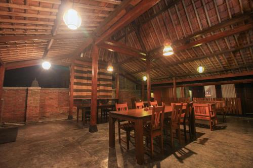 Un restaurante o sitio para comer en Wahid Borobudur