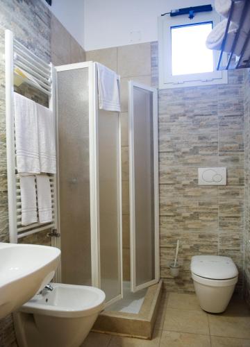 a bathroom with a shower and a toilet and a sink at Accord Le Rose in Palagiano