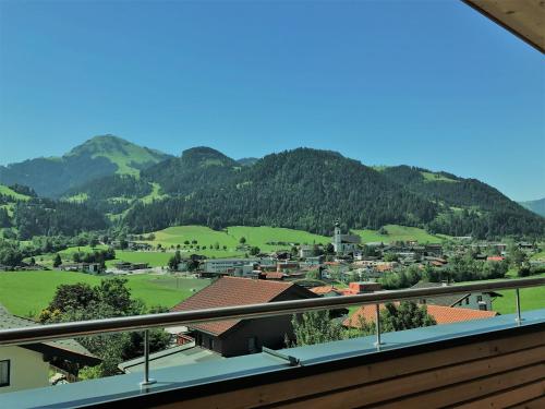 a view of a town with mountains in the background at "sunnseit" Appartement in Söll