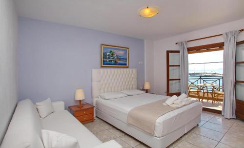 Кровать или кровати в номере Anna Maria - Vanessa Apartments