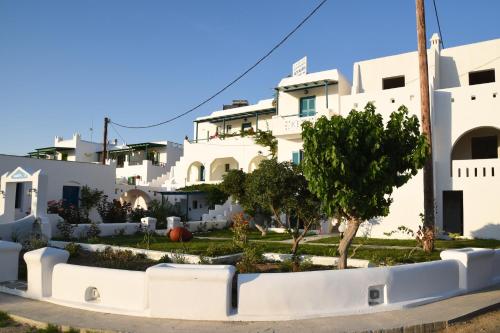 a white building with a tree in front of it at Keti Kapri in Plaka