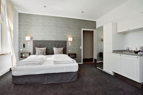 Una cama o camas en una habitación de Hotel Tiffany