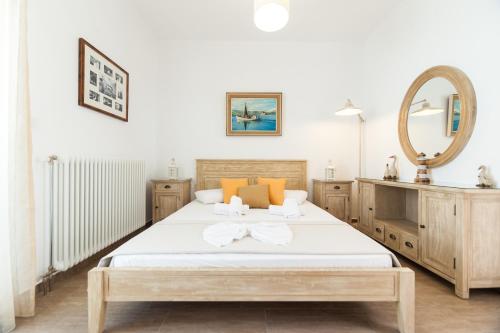 A bed or beds in a room at Panos Apartment Naousa